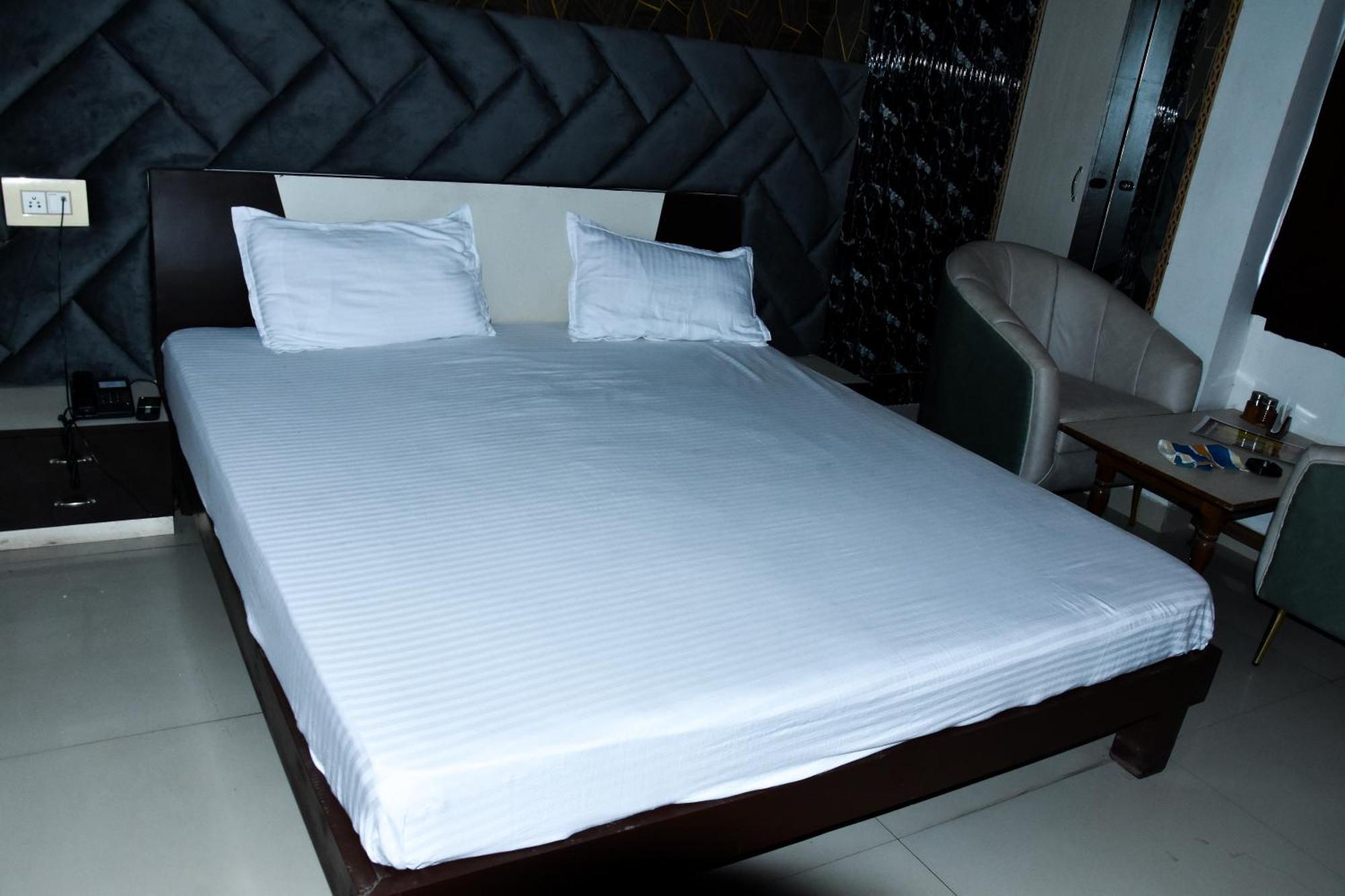 Sangam Hotel Chirawa Bagian luar foto