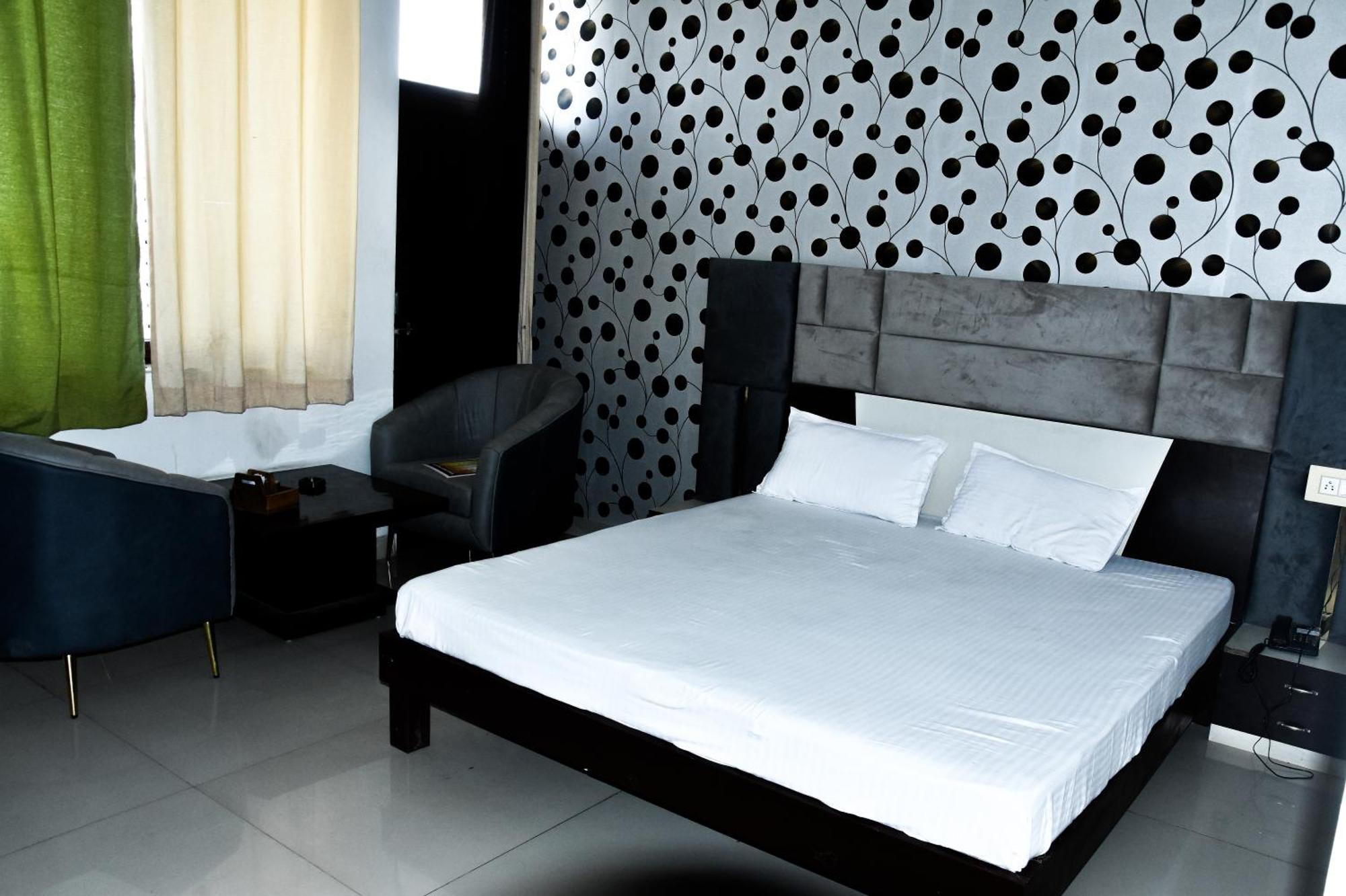 Sangam Hotel Chirawa Bagian luar foto