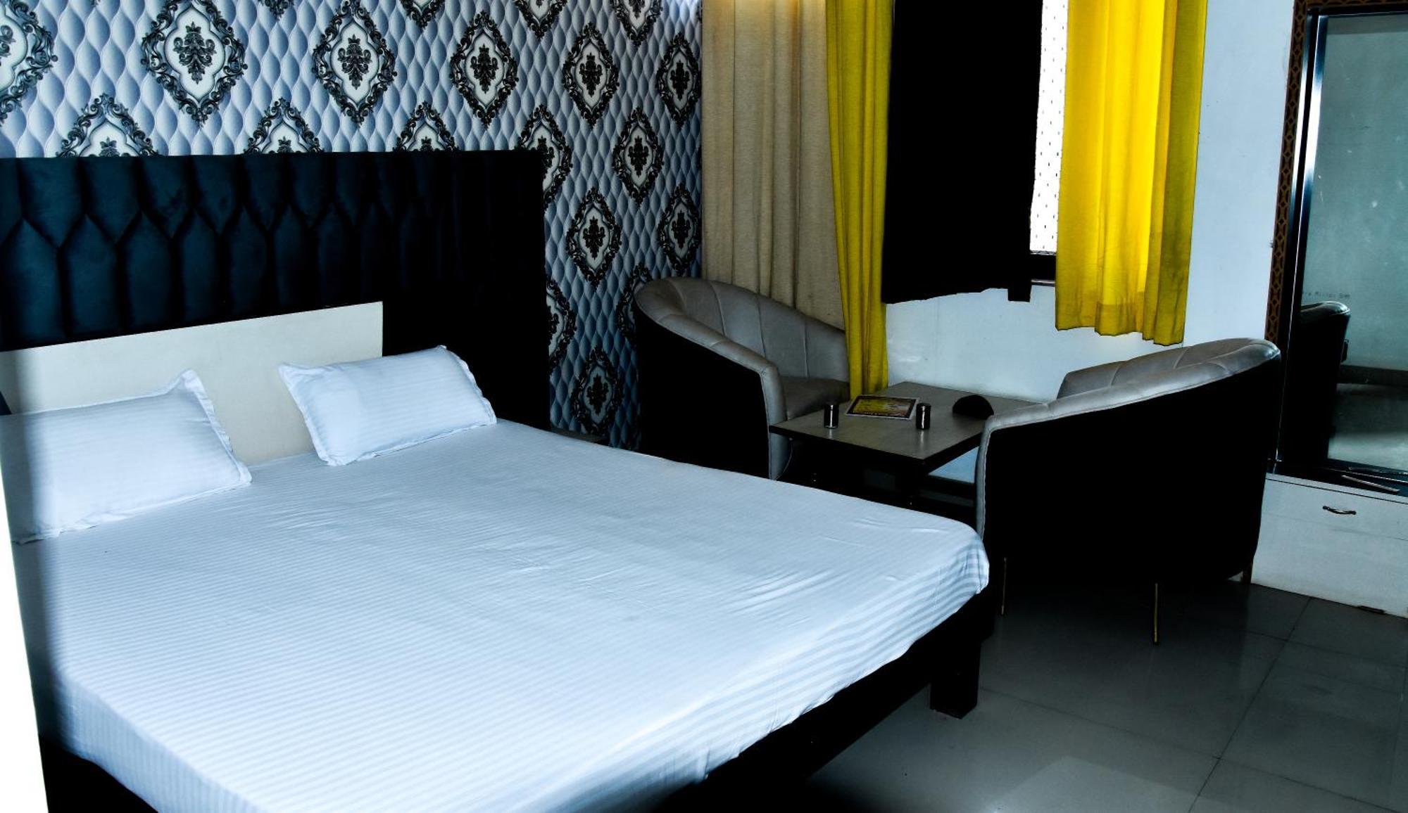Sangam Hotel Chirawa Bagian luar foto