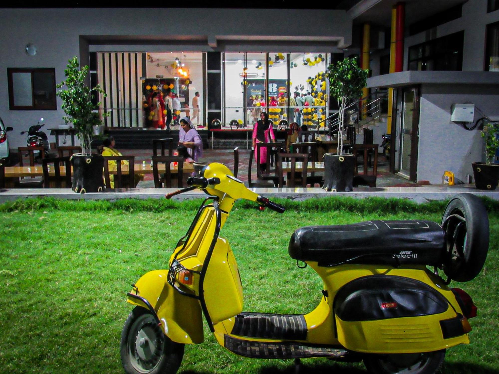 Sangam Hotel Chirawa Bagian luar foto