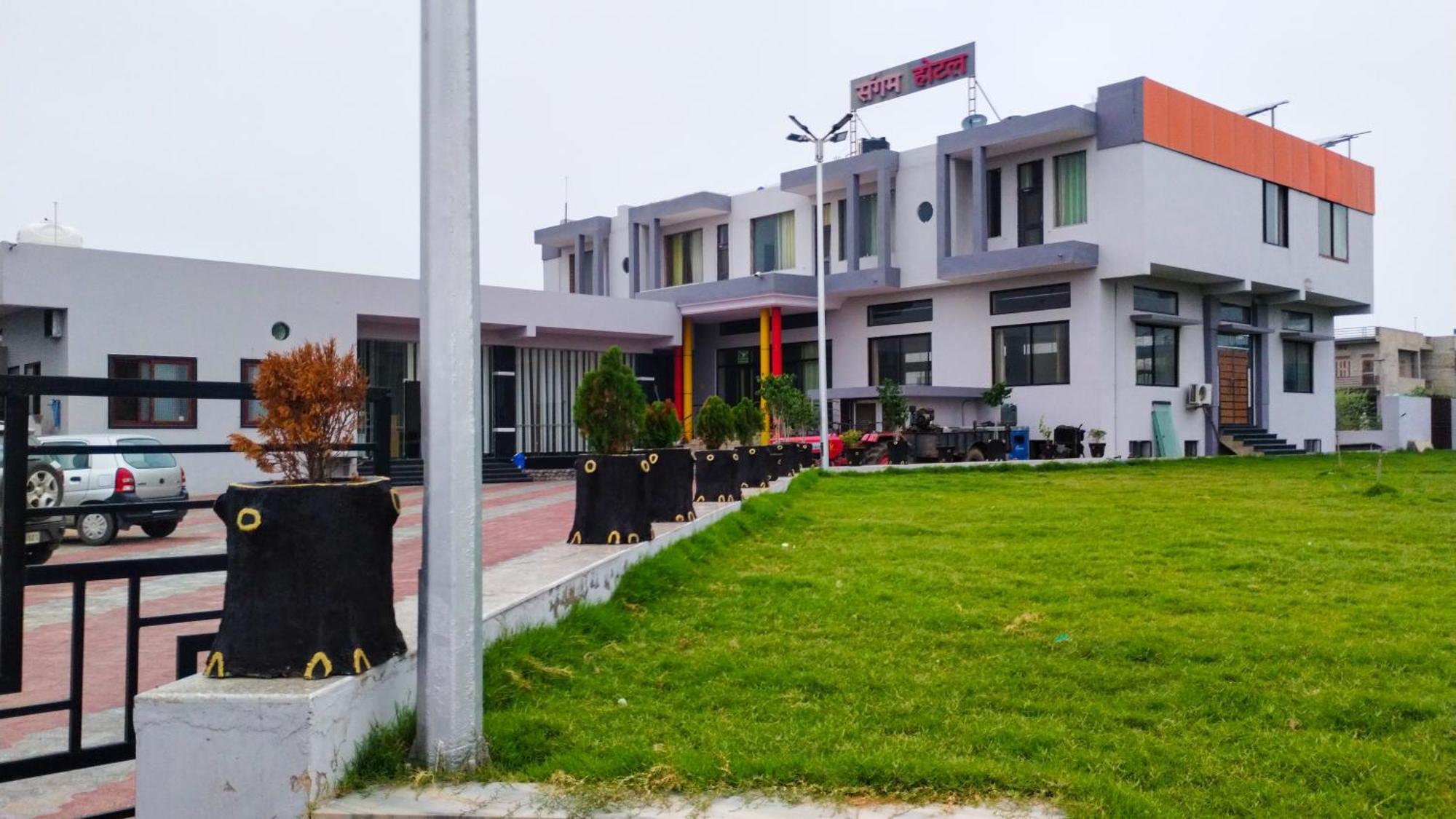 Sangam Hotel Chirawa Bagian luar foto